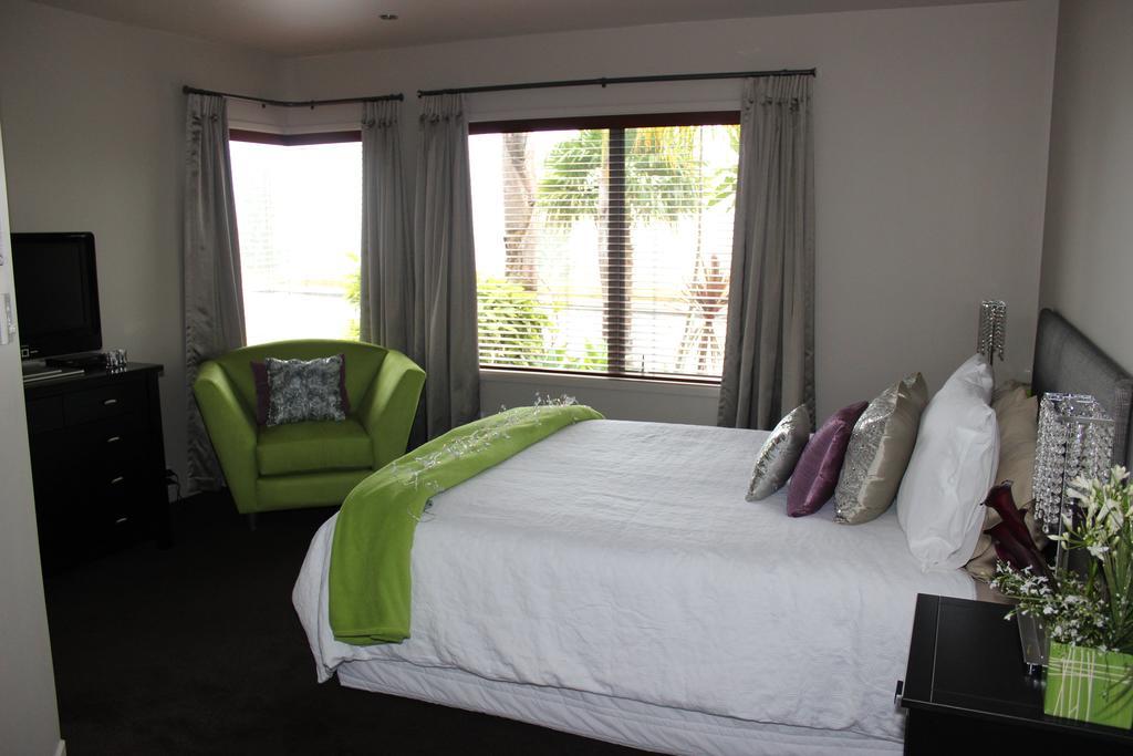Stunning Views Bed, Breakfast & Health Retreat Bed & Breakfast Whangamata Room photo