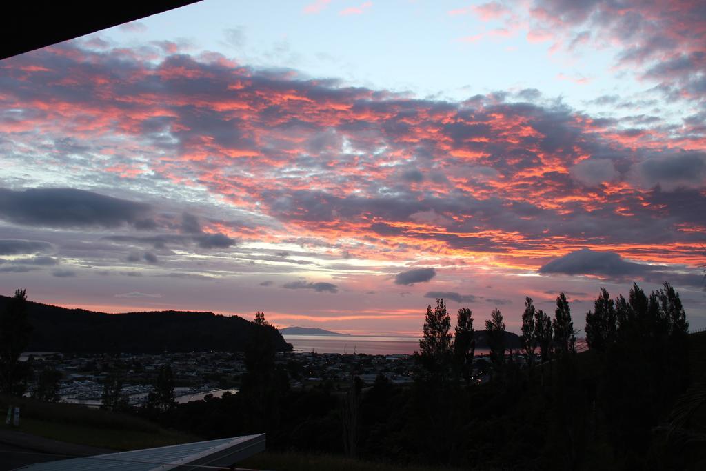 Stunning Views Bed, Breakfast & Health Retreat Bed & Breakfast Whangamata Exterior photo