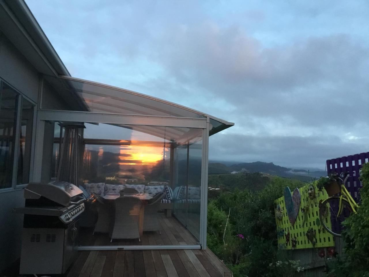 Stunning Views Bed, Breakfast & Health Retreat Bed & Breakfast Whangamata Exterior photo